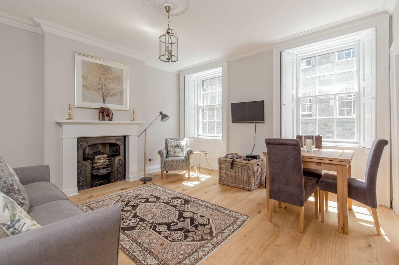 Altido Elegant Georgian 2-Bedrm Apt In Heart Of Old Town Διαμέρισμα Εδιμβούργο Εξωτερικό φωτογραφία