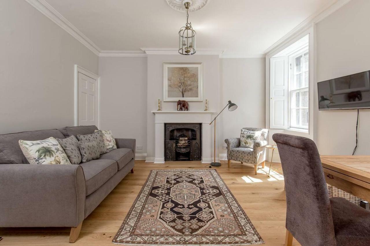 Altido Elegant Georgian 2-Bedrm Apt In Heart Of Old Town Διαμέρισμα Εδιμβούργο Εξωτερικό φωτογραφία